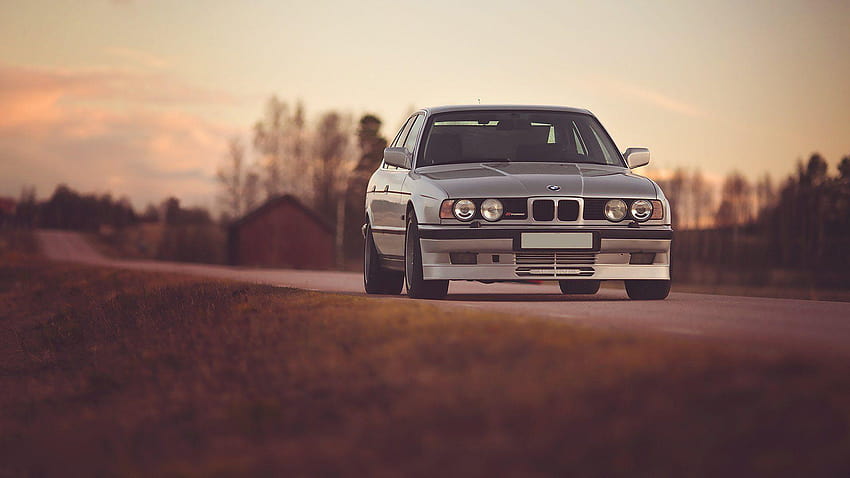 بهترین خودروهای بی ام دبلیو BMW در دهه نود میلادی : بی ام دبلیو Alpina B10 Bi-Turbo