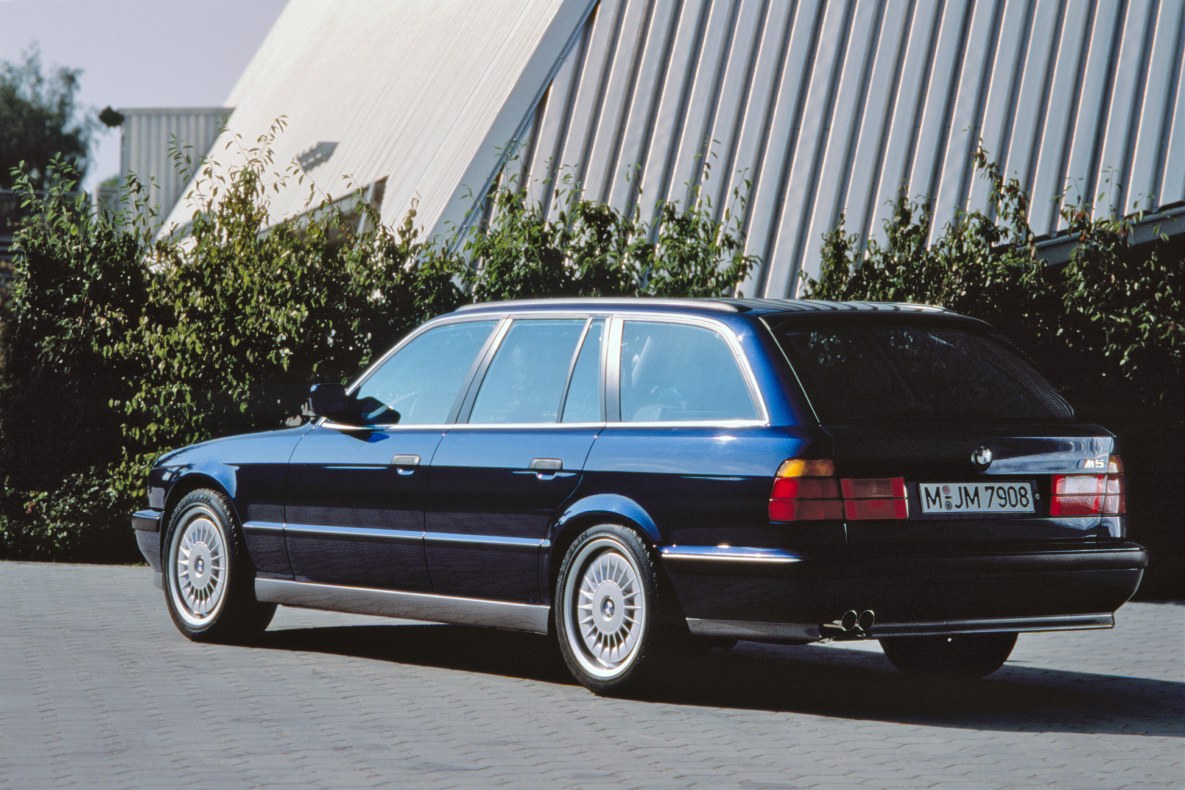 بهترین خودروهای بی ام دبلیو BMW در دهه نود میلادی : بی ام دبلیو E34 M5 تورینگ